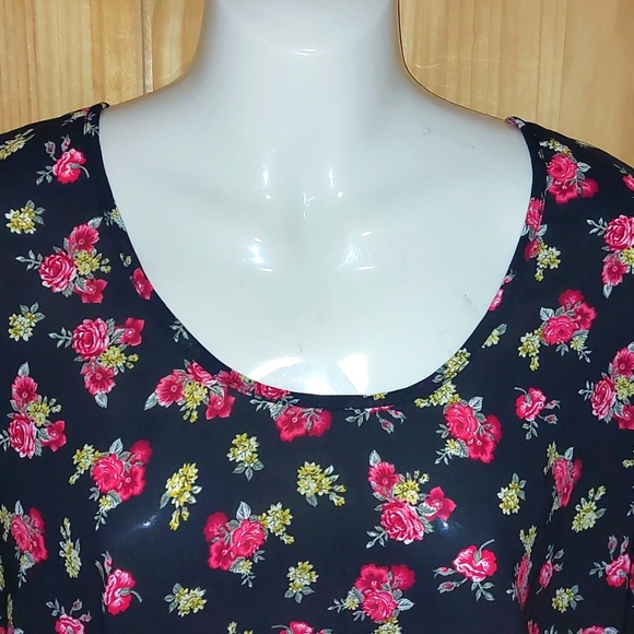 Cute Top - Picture 3 of 5